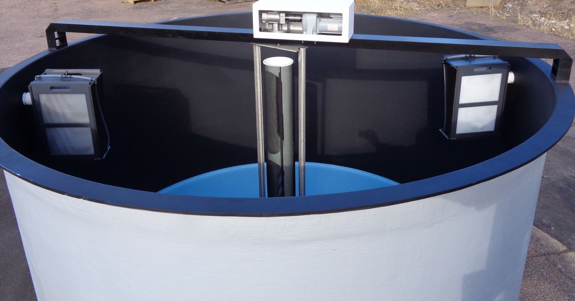 Self-Cleaning Aquaculture Tanks